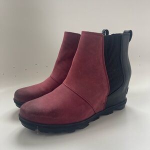SOREL Joan of Arctic Wedge II Chelsea Two-Toned Ankle Boots Burgundy and Black
